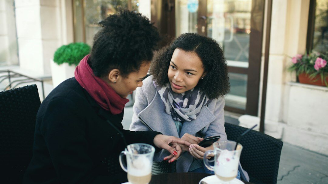 Two people having a mentoring conversation at a table